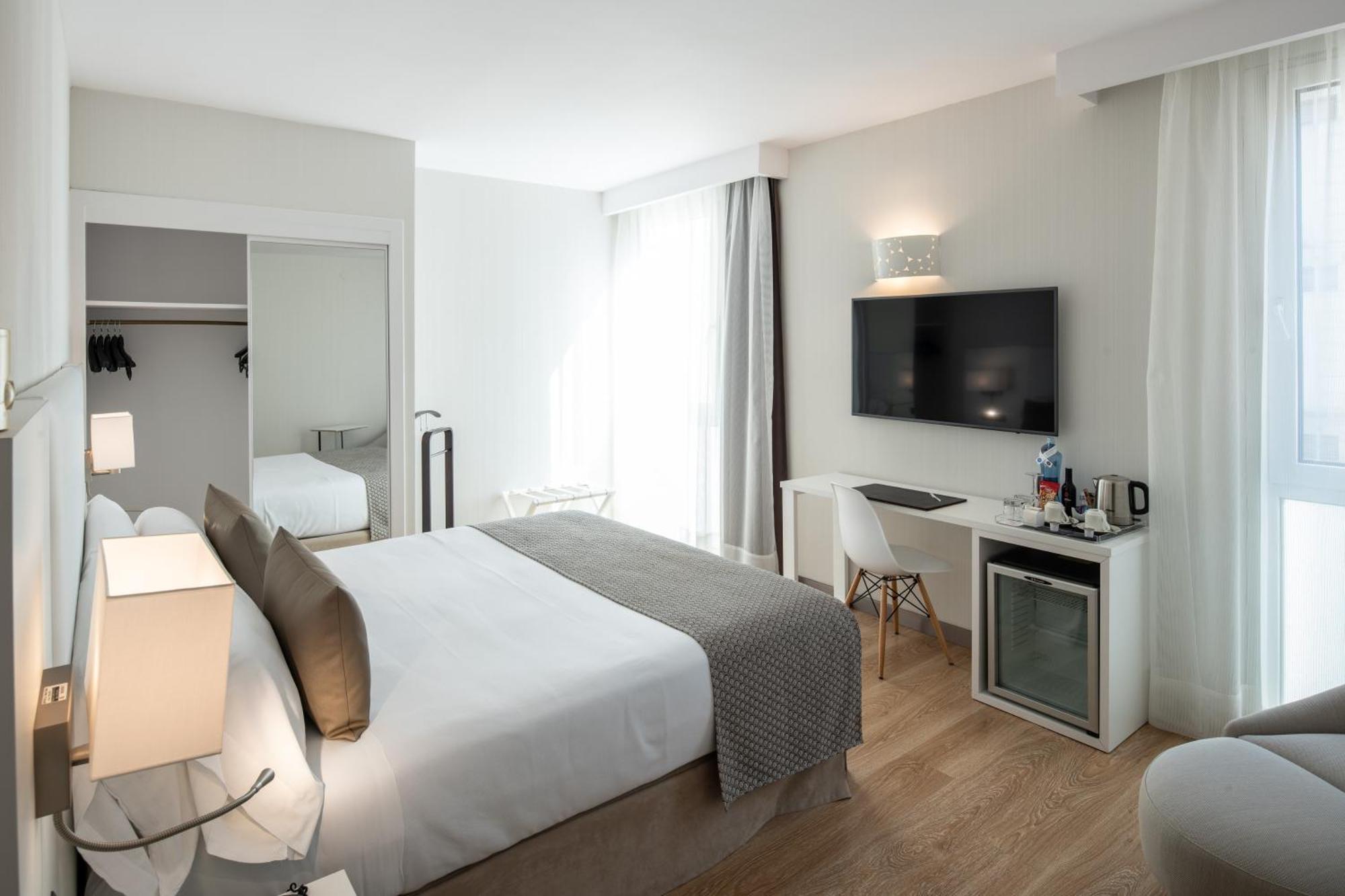 Catalonia Bristol Hotel Sant Andreu de la Barca Eksteriør billede